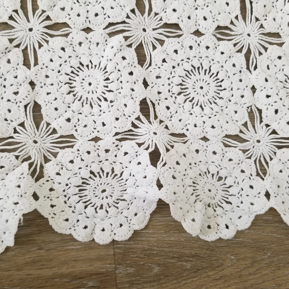 Vintage Handmade White Square Crochet Lace Table Cloth